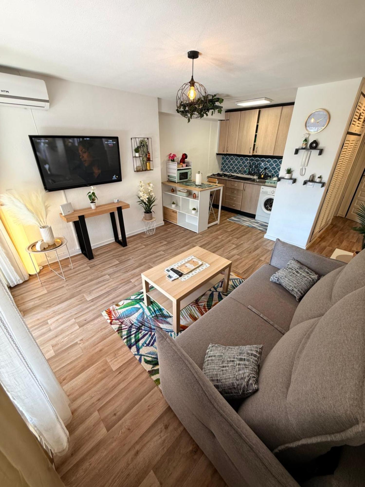 Sun Apartment *